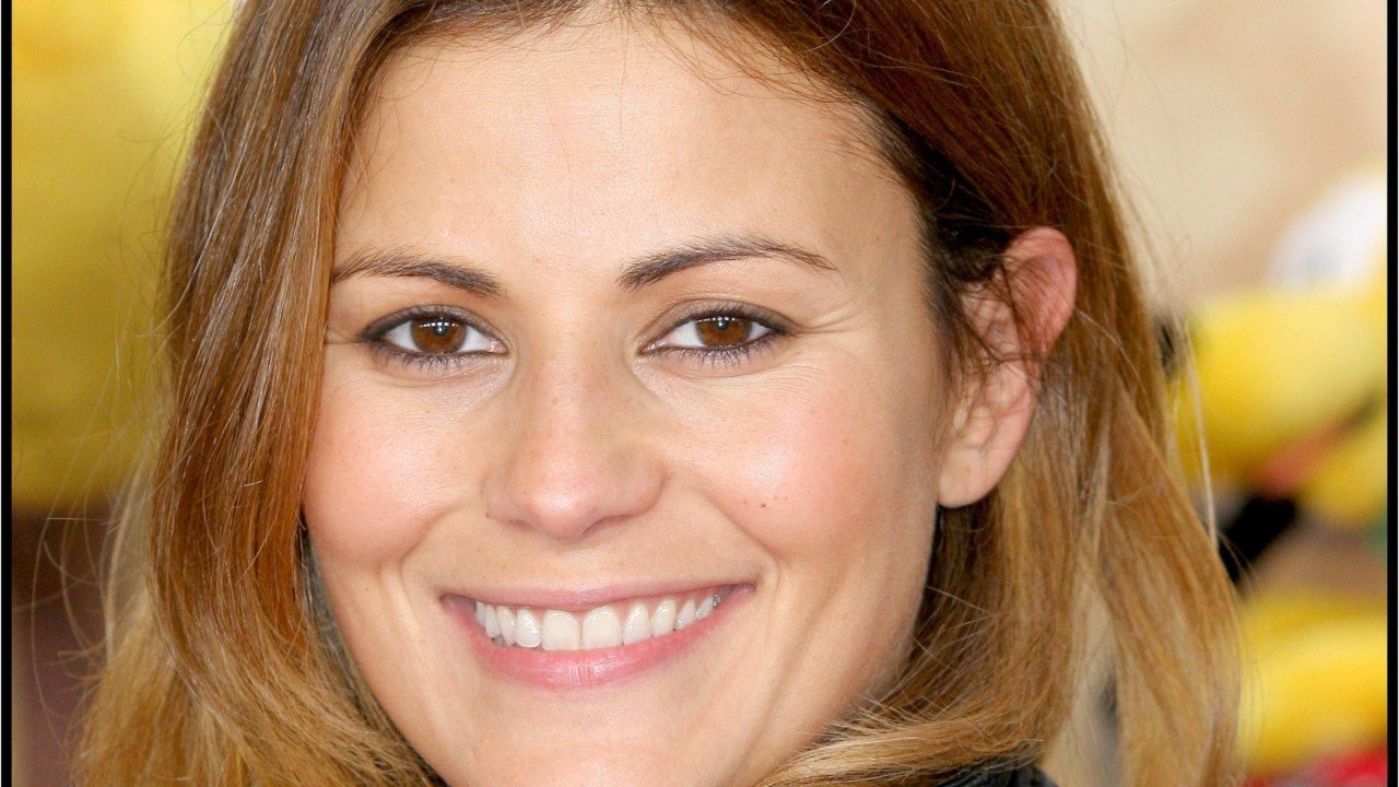 GALA VIDEO - PHOTO – Cécile Siméone : l'ex Miss Météo présente sa fille Jade, son portrait craché.