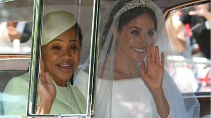 GALA VIDEO - Meghan Markle poussée par sa mère à fuir la famille royale ? « Tu es coincée ici "
