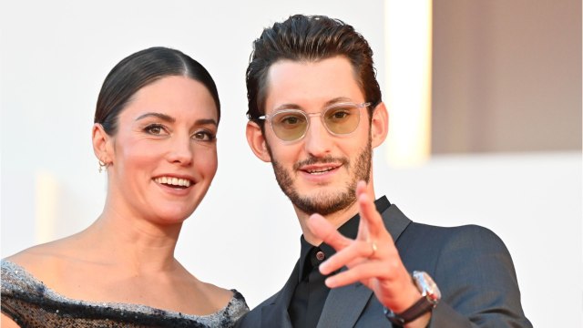 GALA VIDEO - Pierre Niney : qui est Natasha Andrews, sa compagne et mère de ses deux filles ?