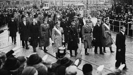 GALA VIDEO - Prince Philip : la terrible mort de sa sœur qui a accouché en plein crash d’avion. (1)