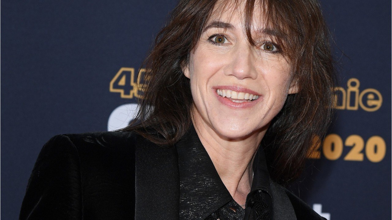 GALA VIDEO - « Les assiettes volaient " : Charlotte Gainsbourg raconte les violentes disputes entre Serge Gainsbourg et Jane Birkin