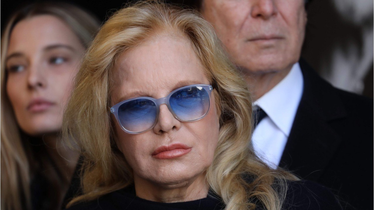 GALA VIDÉO - Nouveau coup de griffe de Sylvie Vartan : « je ne veux pas que Johnny soit abîmé "