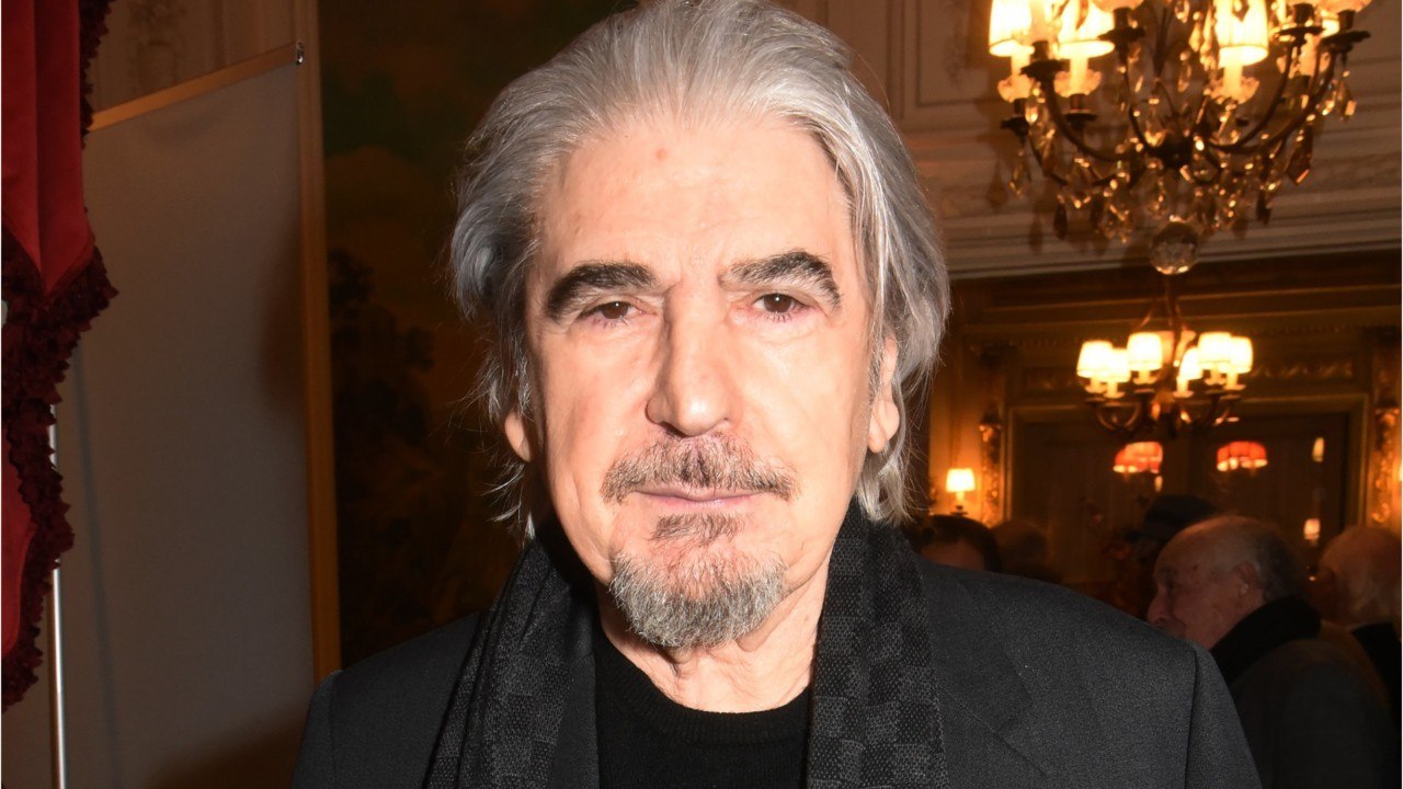 GALA VIDEO - Serge Lama remarié à 78 ans : qui est son nouvel amour Luana Santonino, adoubée par sa défunte épouse ?