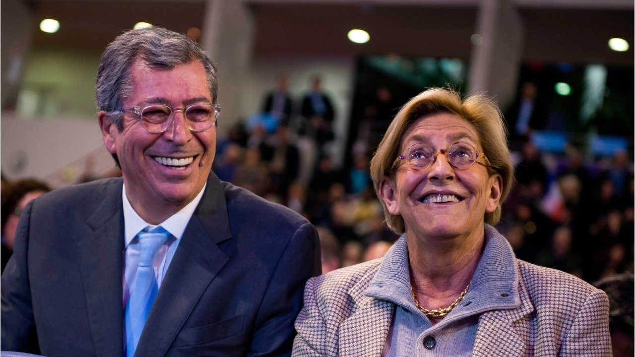 GALA VIDEO - « Je t'aime " : Patrick Balkany inonde d'amour sa femme Isabelle pour la Saint-Valentin.