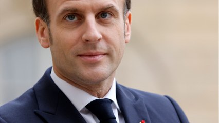 GALA VIDEO -  "Pitreries, music hall permanent" : la com' d'Emmanuel Macron critiquée
