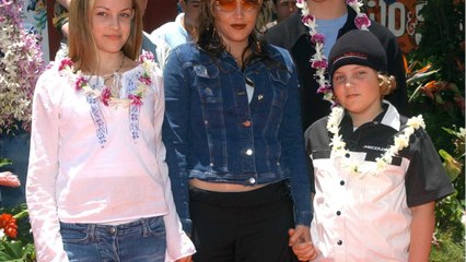 GALA VIDEO - Lisa Marie Presley : dettes, divorces, décès… retour sur la vie difficile de la fille du King