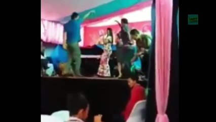 Kumpulan Video Lucu Jatuh Dari Panggung