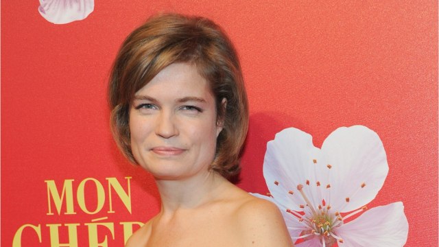 GALA VIDEO - Sarah Biasini poursuivie par le souvenir de Romy Schneider en plein accouchement : son anecdote cocasse