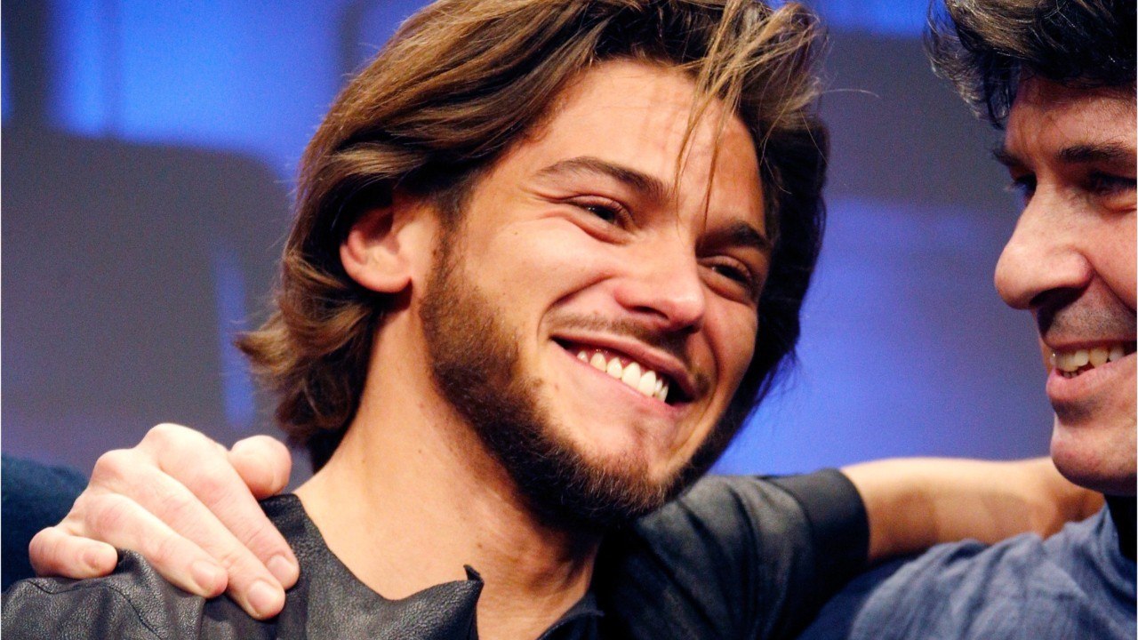 GALA VIDEO - Rayane Bensetti craque dans « La Chanson secrète " à l'évocation de son père.