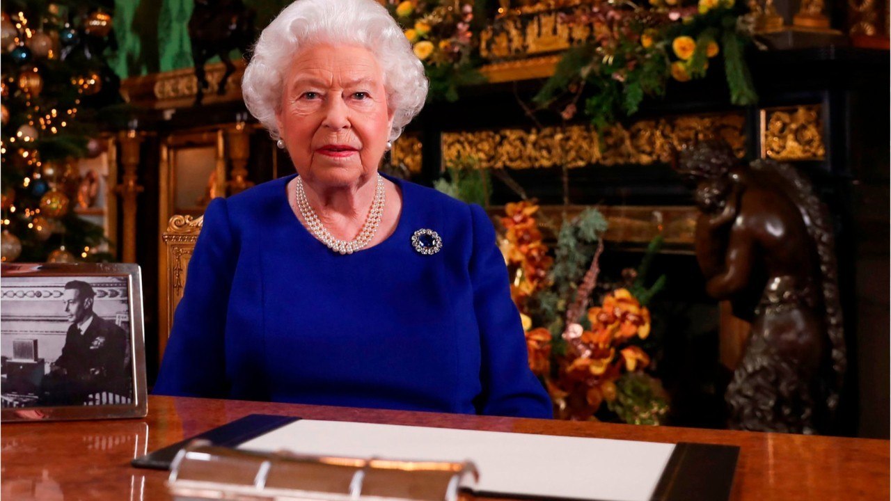 GALA VIDEO - Elizabeth II : ce départ qui intrigue après 32 ans de bons et loyaux services…