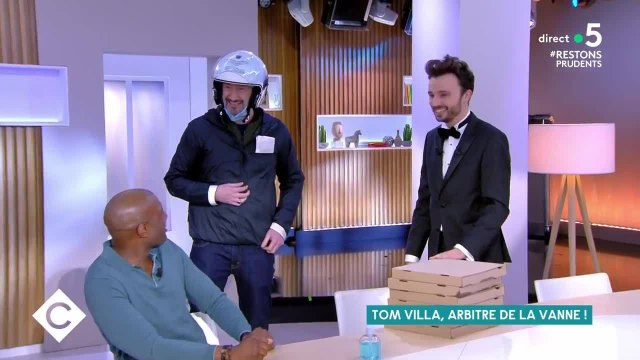 GALA VIDÉO - Anne-Elisabeth Lemoine interrompue par un drôle de livreur