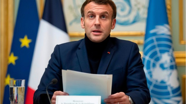 GALA VIDEO - « C’est quoi ce foutoir ? : Emmanuel Macron cinglant avec Jean Castex et Gérald Darmanin