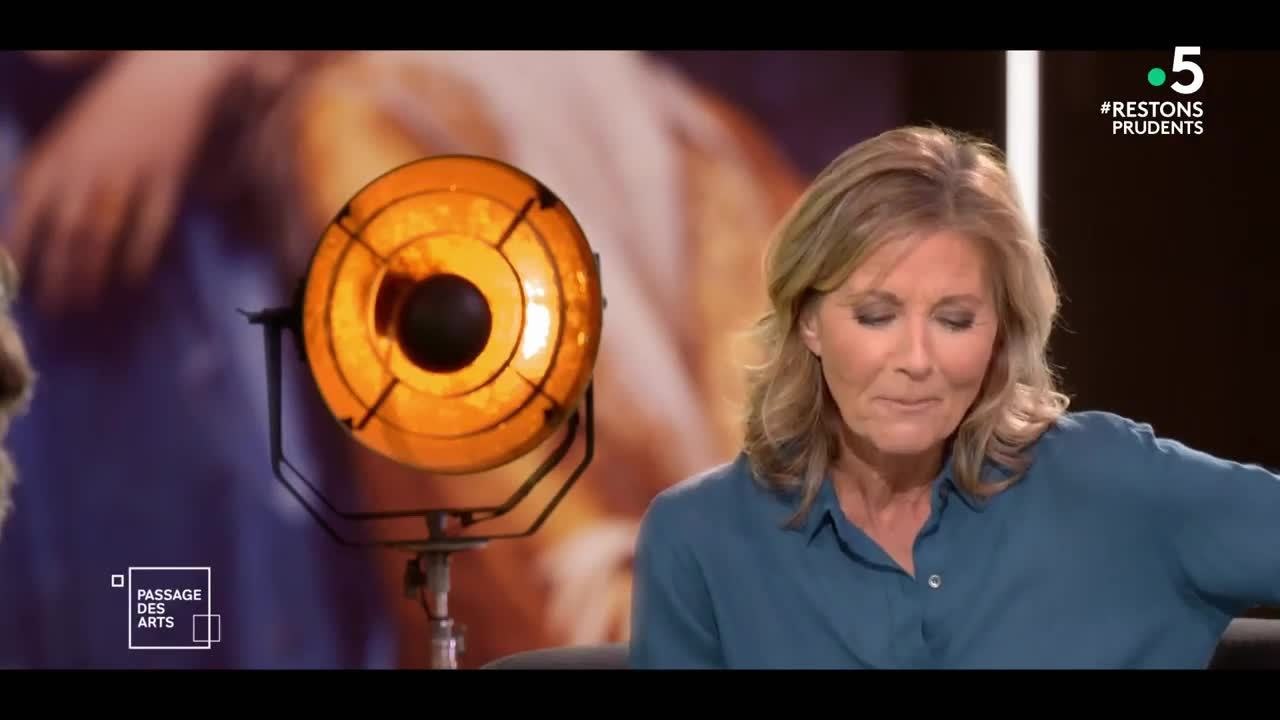 GALA VIDÉO - Nicolas Bedos taquine Claire Chazal : « Peut-être que ça ne change pas votre quotidien... »