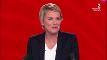 GALA VIDEO - Elise Lucet embarrassée : ce gros moment de solitude en direct