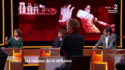 GALA VIDEO - passe d’arme entre Nathalie Saint Cricq et Isabelle Saporta : « Ne vous sentez pas visée »