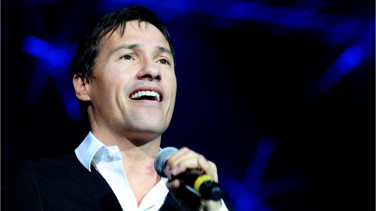 GALA VIDEO - Le saviez-vous ? Nathan Moore, le chanteur des Worlds Appart, est devenu ouvrier