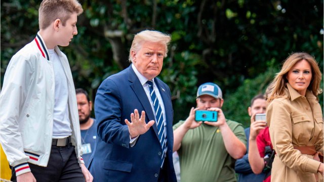 GALA VIDEO - Flashback – Melania Trump excédée par une blague déplacée sur son fils Barron.