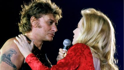 GALA VIDÉO - Sylvie Vartan pas prête à oublier son Johnny : ce joli message.