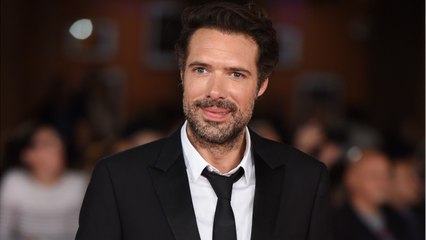 GALA VIDÉO - Nicolas Bedos : ses confidences sur sa mère « enfermée dans l’appartement du fantôme de son mari "