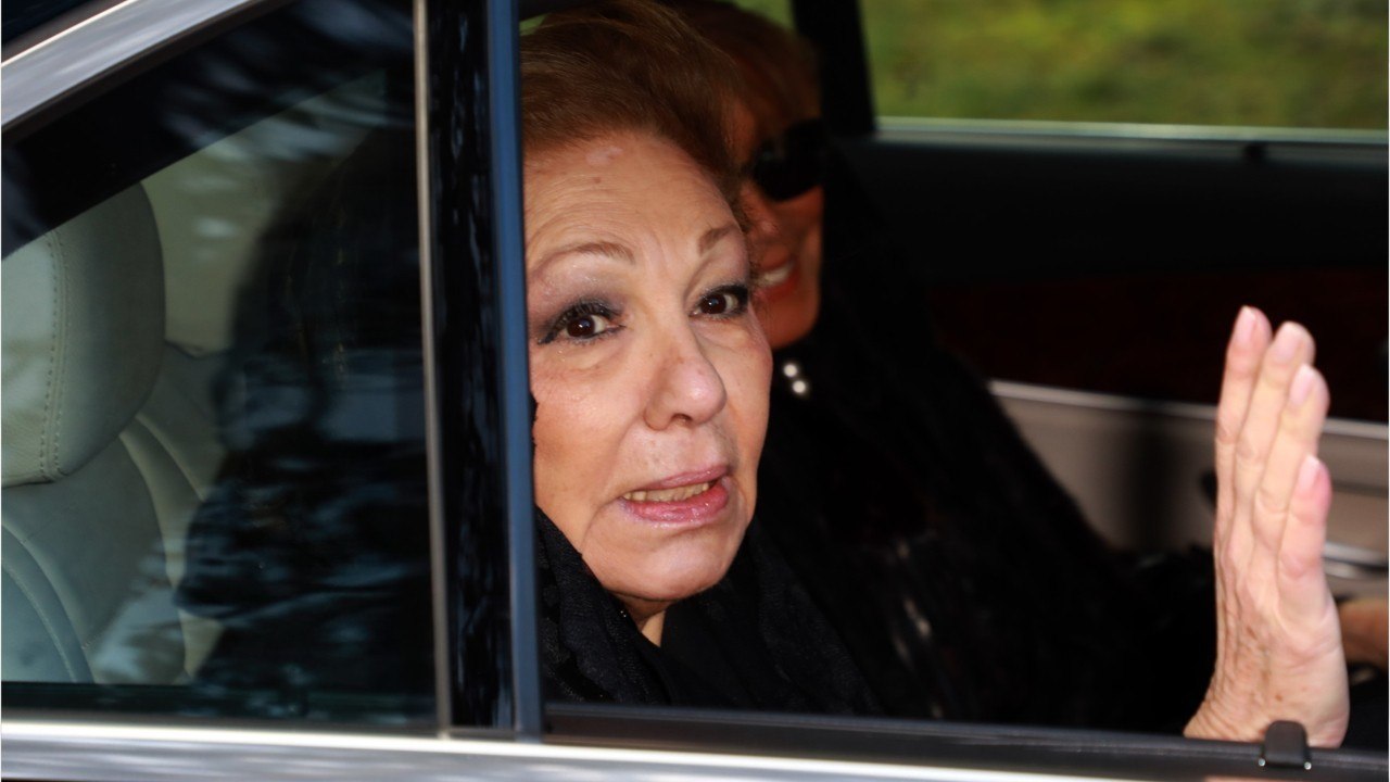 GALA VIDEO - L’impératrice Farah Diba très émue par une belle surprise pour ses 82 ans