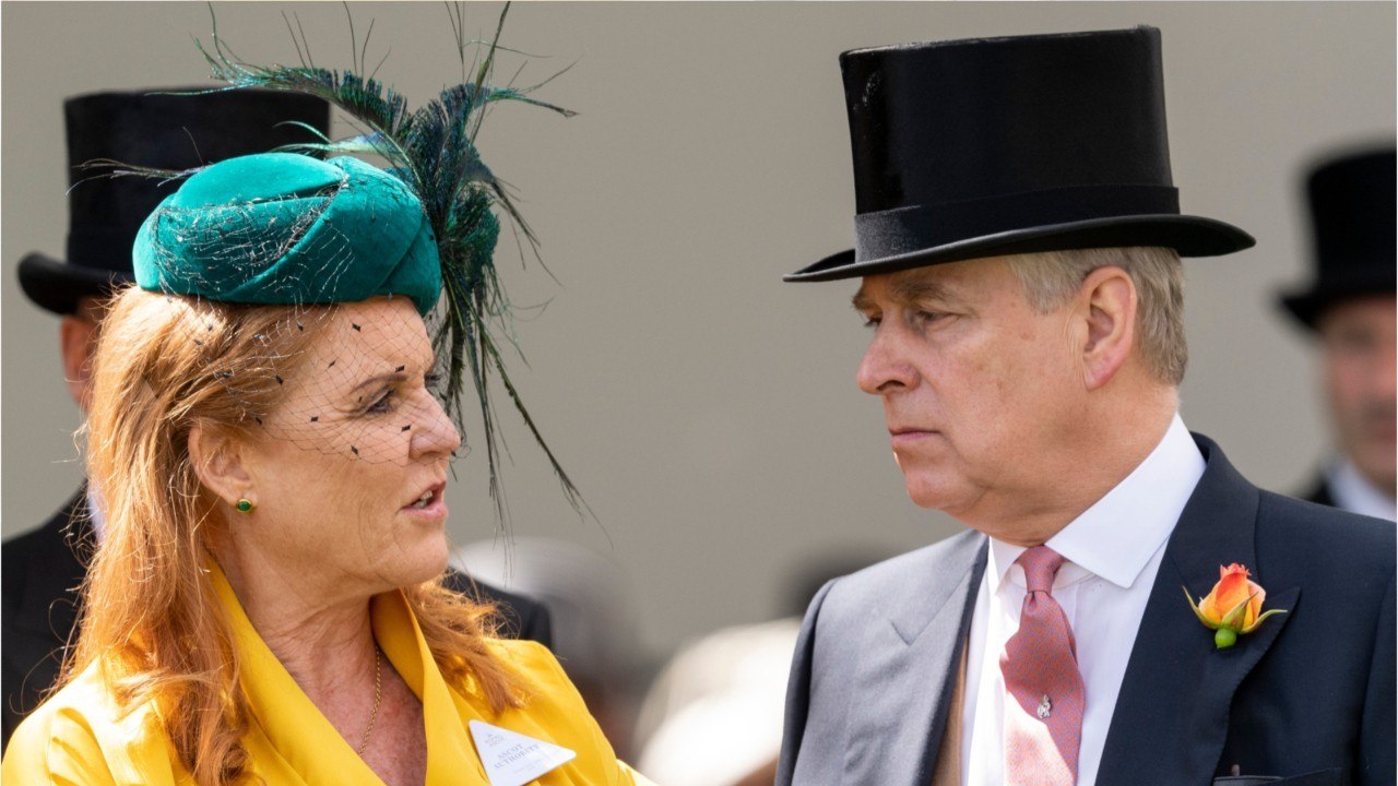 GALA VIDEO - Sarah Ferguson loin de ses filles Beatrice et Eugenie, elle s’adresse à ses deux gendres