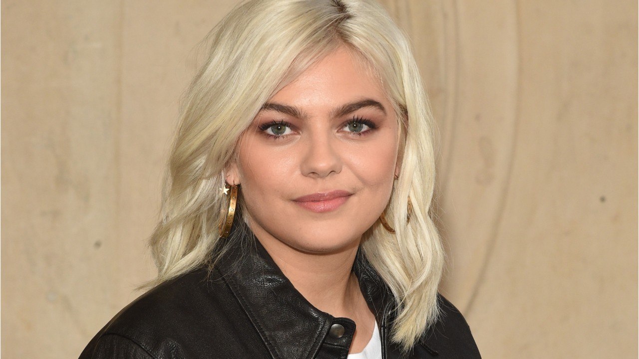GALA VIDEO - PHOTO – Louane et son chéri Florian Rossi complices pour une rare photo en amoureux