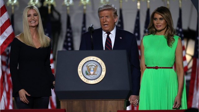 GALA VIDEO - Melania Trump et Ivanka ont refusé de porter un masque lors du débat : les images qui dérangent