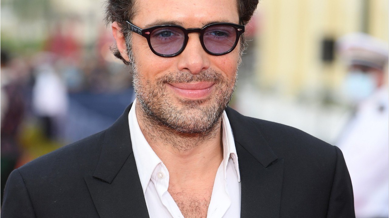 GALA VIDEO - « Faut faire gaffe " : la tribune de Nicolas Bedos fait peur aux proches d’Emmanuel Macron