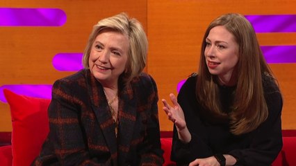 GALA VIDEO - Chelsea Clinton déchaîne ses coups contre Ivanka Trump, son ex-amie.