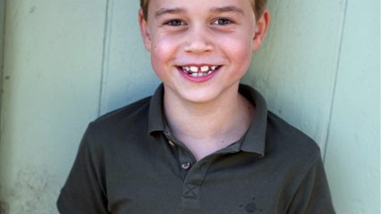 GALA VIDEO - Trop chou : le prince Louis à la plage, la photo qui fait fondre le web