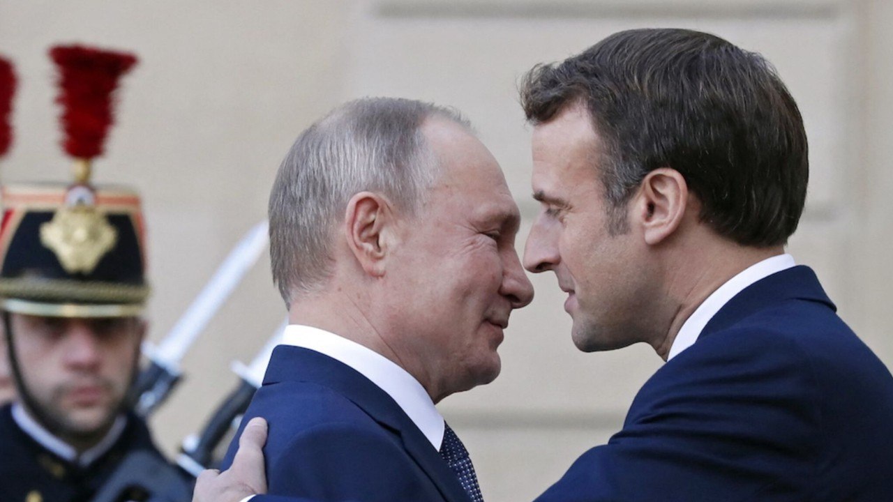 GALA VIDEO - Covid 19 – Emmanuel Macron perplexe et direct avec Poutine : « Tu l'as pris, toi, ton fameux vaccin ?“