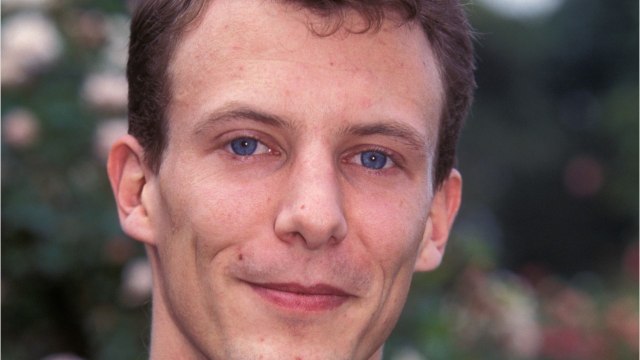 GALA VIDEO - Joachim de Danemark de retour à Paris après son AVC