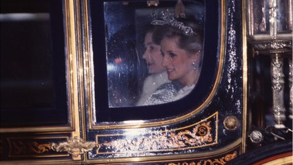 GALA VIDEO - Diana avait une 2e robe de mariée et ne le savait pas…