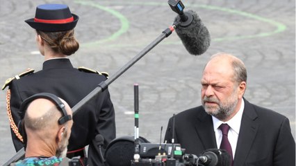 GALA VIDEO - “Ecoutez-moi deux secondes” : Eric Dupond-Moretti perd son sang-froid face à une journaliste