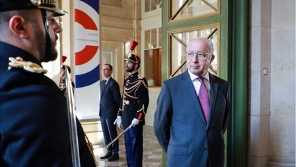 GALA VIDEO - « Il ne peut pas le blairer " : Emmanuel Macron dans le viseur d’un ancien premier ministre