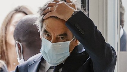 GALA VIDEO - Le saviez-vous ? François Fillon a conduit un bolide dans les jardins de Matignon !