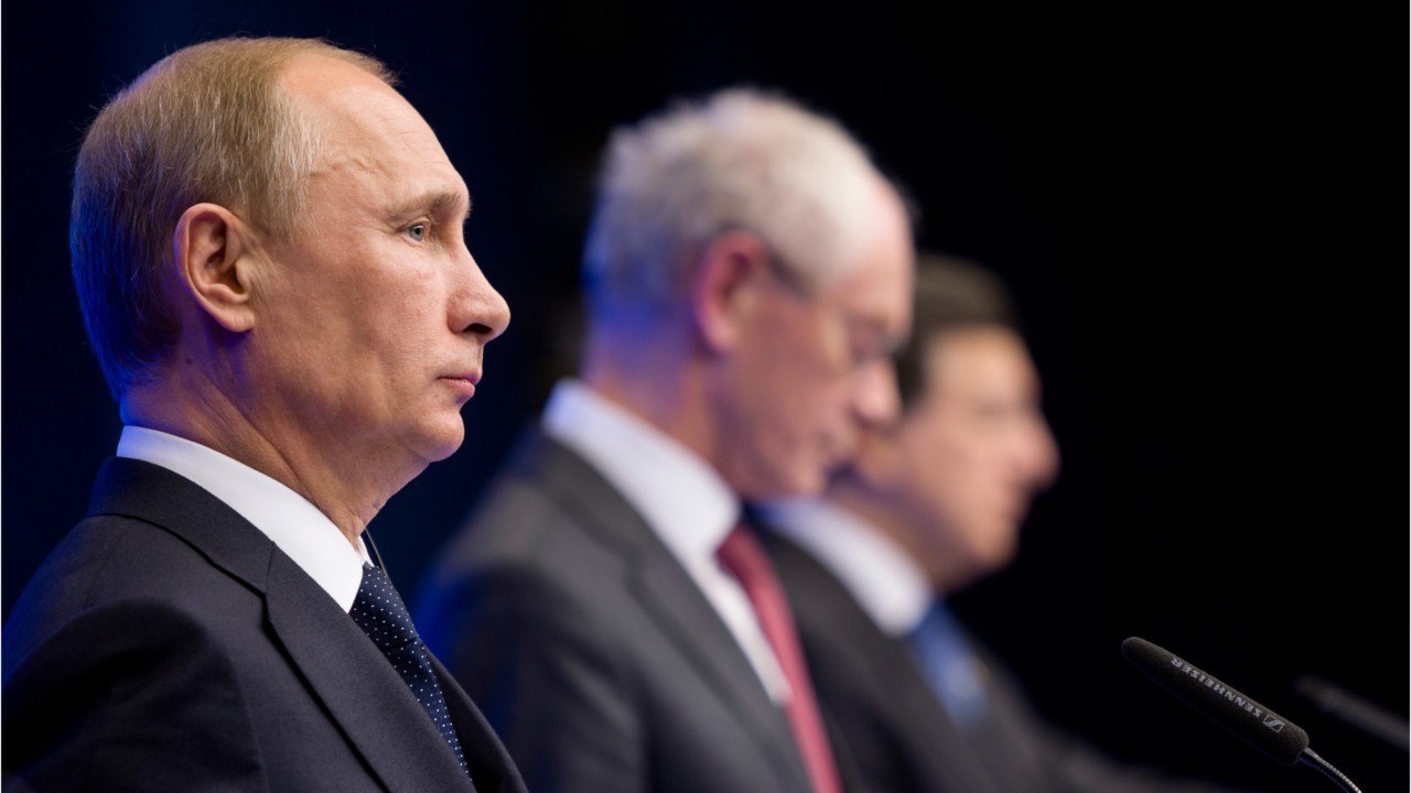 GALA VIDEO - Vladimir Poutine a déjà vacciné une de ses filles contre le coronavirus