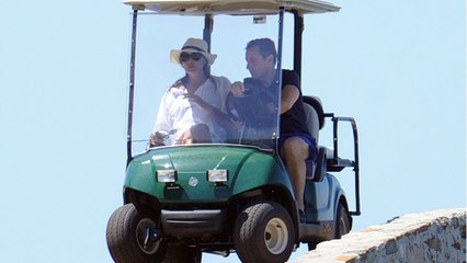 GALA VIDEO - Carla Sarkozy enceinte à Brégançon : ce « faire-part " qui a marqué les paparazzi