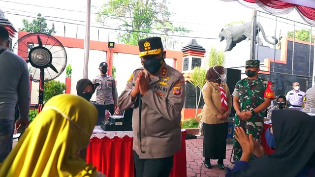 Kapolda Jabar Hadiri Akselarasi Vaksinasi Nasional dan Kegiatan Baksos di Mapolres Karawang
