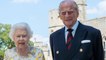 GALA VIDEO - Elizabeth II et le prince Philip : leurs vacances à Balmoral commencent mal…