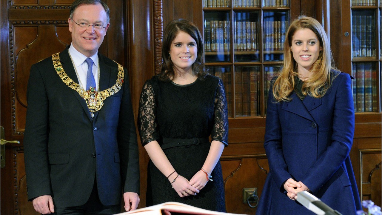 GALA VIDEO - Beatrice et Eugenie d'York : ce cadeau de la reine à 2 millions d'euros dont elles n'ont jamais profité