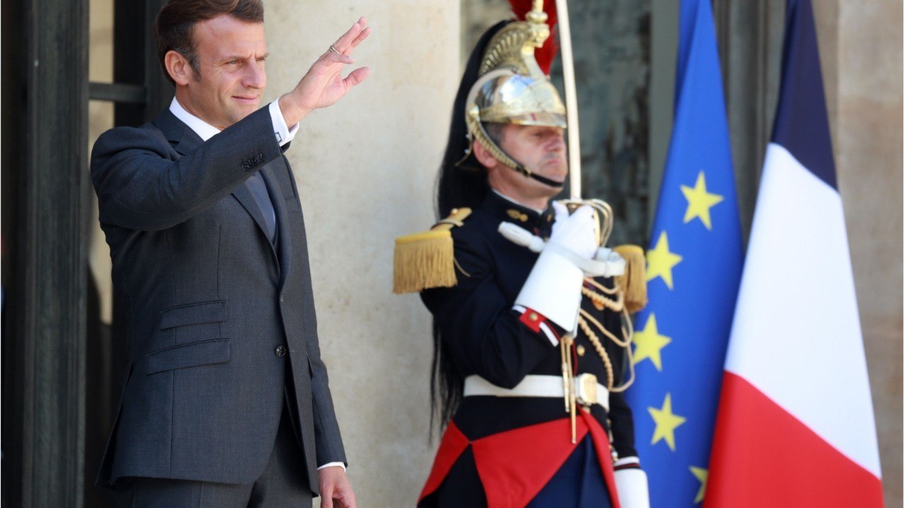 GALA VIDEO - Emmanuel et Brigitte Macron : cette invitée de marque attendue à Brégançon