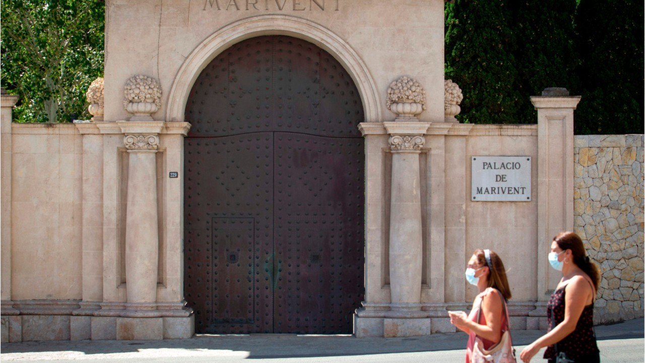 GALA VIDEO - Juan Carlos réfugié dans un palace pour milliardaires : le jeu de piste continue