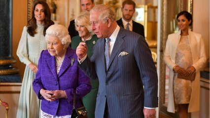 GALA VIDÉO - Meghan Markle et Harry : cette intervention de la reine pour les empêcher de nuire à la Couronne