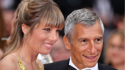 GALA VIDEO - PHOTO – Nagui et Mélanie Page masqués et heureux de partager une sortie au théâtre