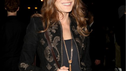 GALA VIDEO - « Une petite catastrophe " : quand Carla Bruni a dû faire la classe à sa fille Giulia