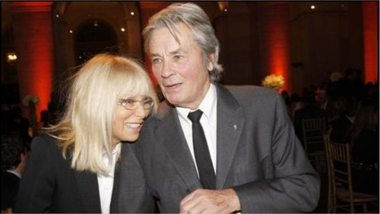 GALA VIDÉO - Mireille Darc : pourquoi elle n’a pas eu d’enfants avec Alain Delon