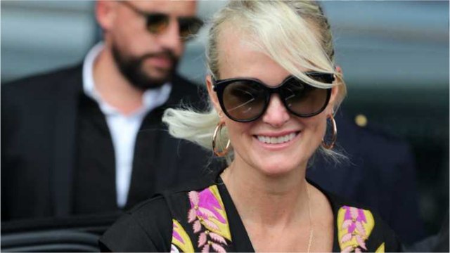 GALA VIDÉO - Laeticia Hallyday et Pascal Balland en Grèce : mais où sont passées Jade et Joy ?