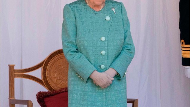 GALA VIDEO - Elizabeth II « dévastée : pourquoi elle en veut à Meghan Markle