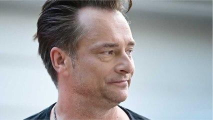 GALA VIDÉO - David Hallyday touché par la belle déclaration d'amour de sa fille Emma Smet